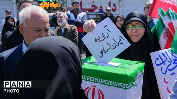 آیین شکوه هنرمندان و شهروندان کرجی در اجتماعات مردمی 