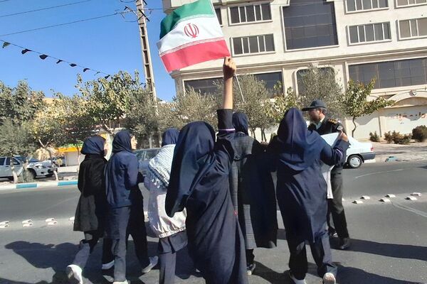 حضور پرشور دختران و پسران شهریار در روز استکبار ستیزی