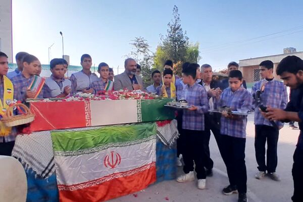 استقبال از شهید گمنام در دبیرستان معارف صدرا ولایت 