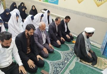 اقامه نماز وحدت در هنرستان خلیج فارس