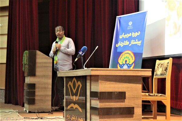 آیین افتتاحیه دوره تربیت مربی کاردان سازمان دانش‌آموزی استان قم