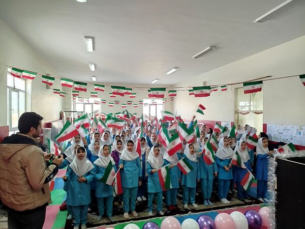 طنین زنگ انقلاب در مدارس شهرستان هوراند
