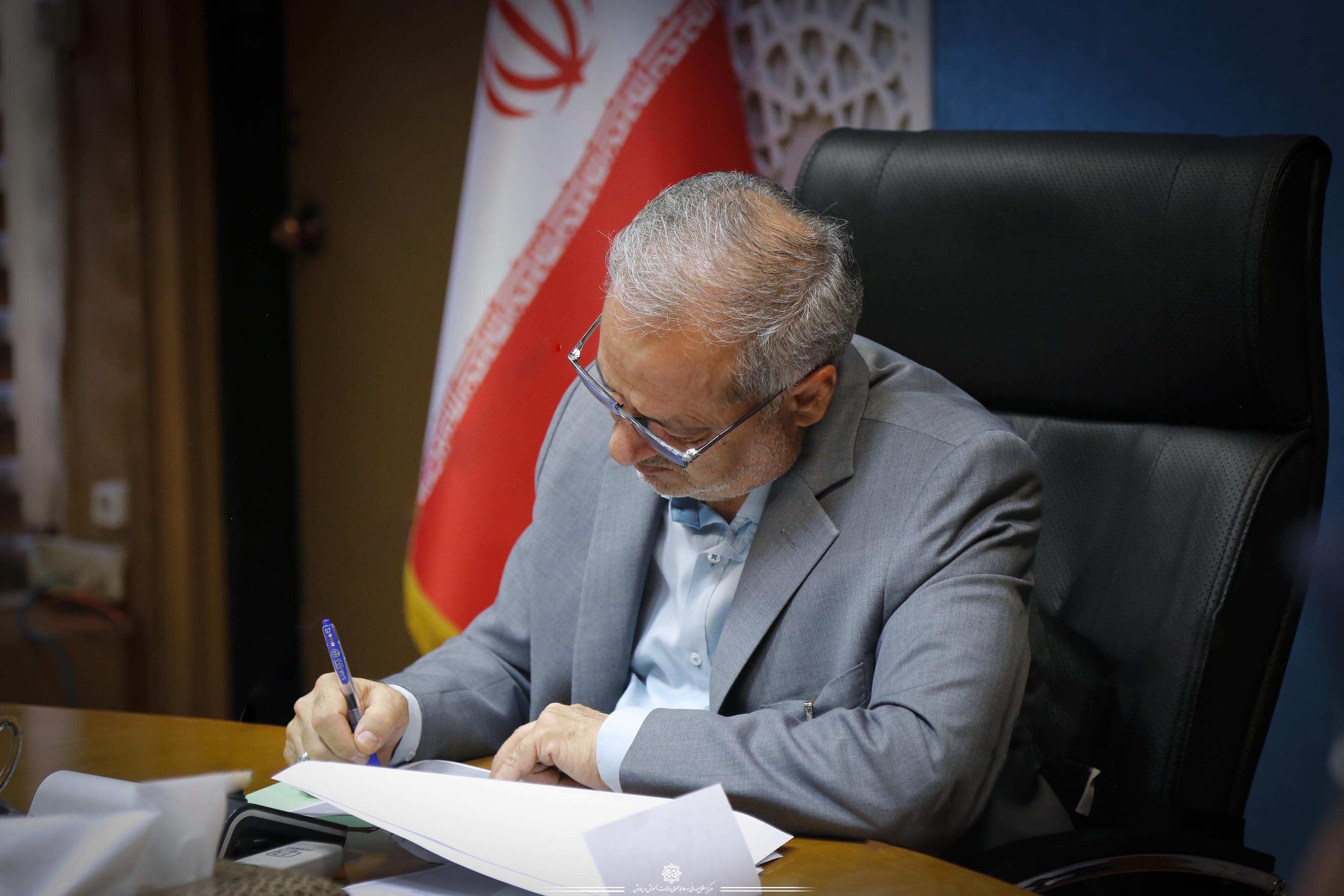 پیام تبریک وزیر آموزش و پرورش برای درخشش تیم ملی المپیاد فیزیک کشورمان در پنجاه و ششمین دوره المپیاد جهانی فیزیک