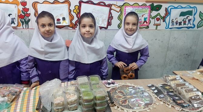 بخشندگی دانش‌آموزان در بازارچه دبستان شهید باکری