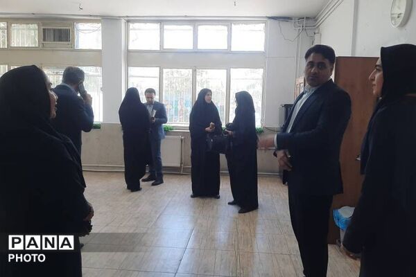 بازدید مدیر آموزش و پرورش ناحیه دو شهرری از دبستان شهید چمران