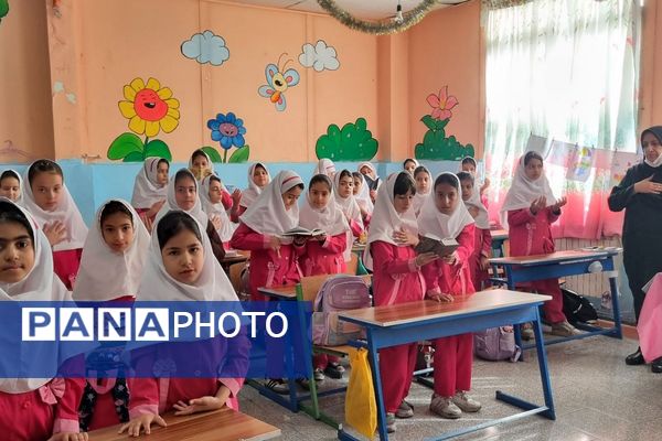 برگزاری مراسم به مناسبت ایام فاطمیه در دبستان راهیان نور ناحیه دو شهرری 