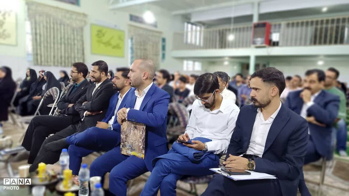 انتخابات انجمن اولیا و مربیان در دبستان دکتر حسابی ۲ یزد
