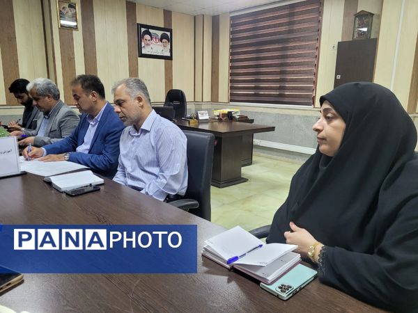 جلسه ستاد شاهد با حضور مسئولان بنیاد شهید در ناحیه یک بندرعباس