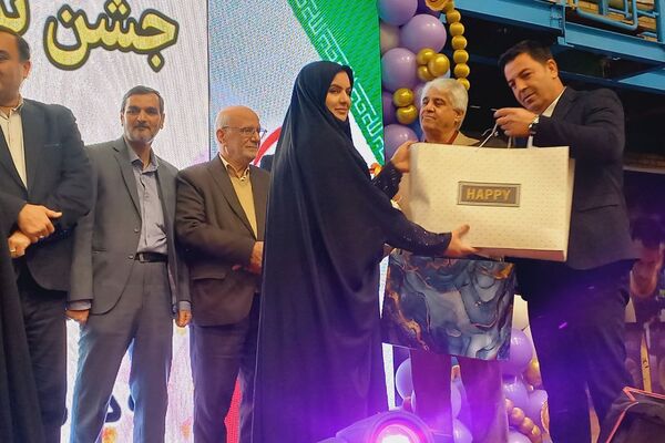 جشن روز پدر در سالن گلعباسی ورامین ؛ حضوریک هزار نفر از  پدران دانش آموزان گل‌های نمونه