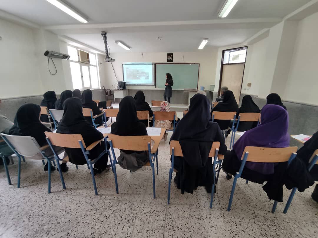 برگزاری کارگاه‌های آموزشی «طرح توانا» با محور اصلاح روش‌های آموزش در فین