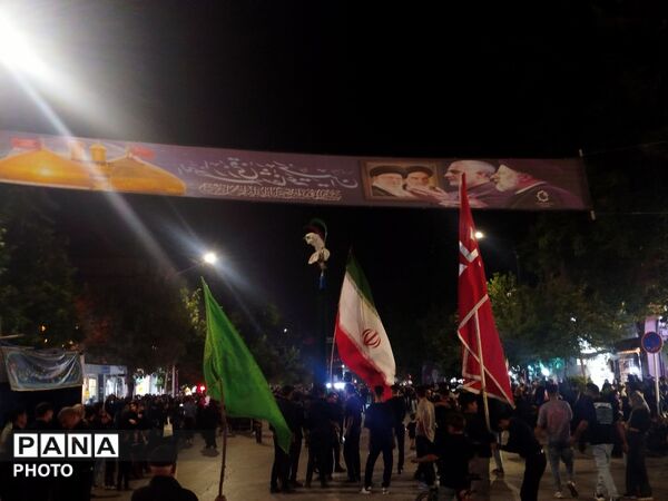 نهمین شب از مراسم عزاداری امام حسین همراه با هئیت زنجیر زنی در حسینیه امام خمینی