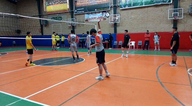 مسابقات والیبال بین مدرسه‌ای دانش‌آموزان ساوجبلاغ برگزار شد