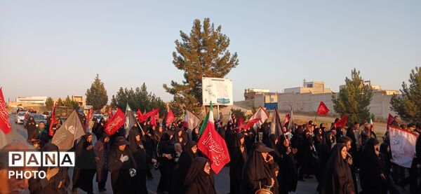 پیاده رویی جاماندگان اربعین حسینی از میدان مادر تا میدان شهرداری  ساوجبلاغ