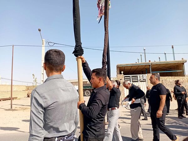 مراسم سینه زنی و علم گردانی در خلیل آباد