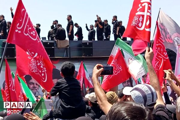 حماسه حضور مردم ایران در مراسم تشییع رهبر شهید
