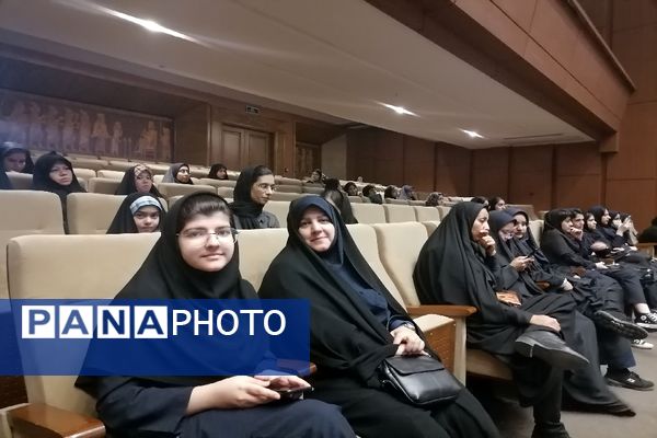 تقدیر از ستارگان علمی، فرهنگی و ورزشی دختر به‌مناسبت دهه کرامت