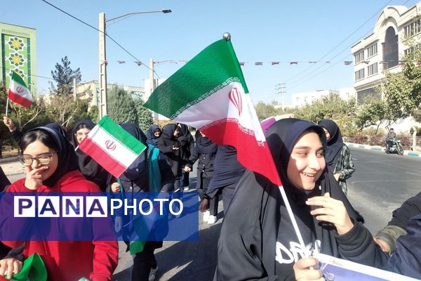 طنین غیرت و بیداری نسل نو در برابر استکبار