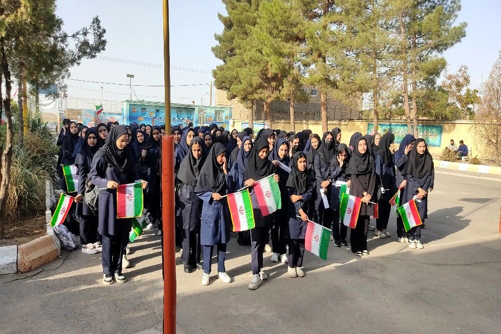 آغاز سال تحصیلی جدید و گرامیداشت هفته دفاع مقدس در دبیرستان شهید مجید دهنوی نیشابور