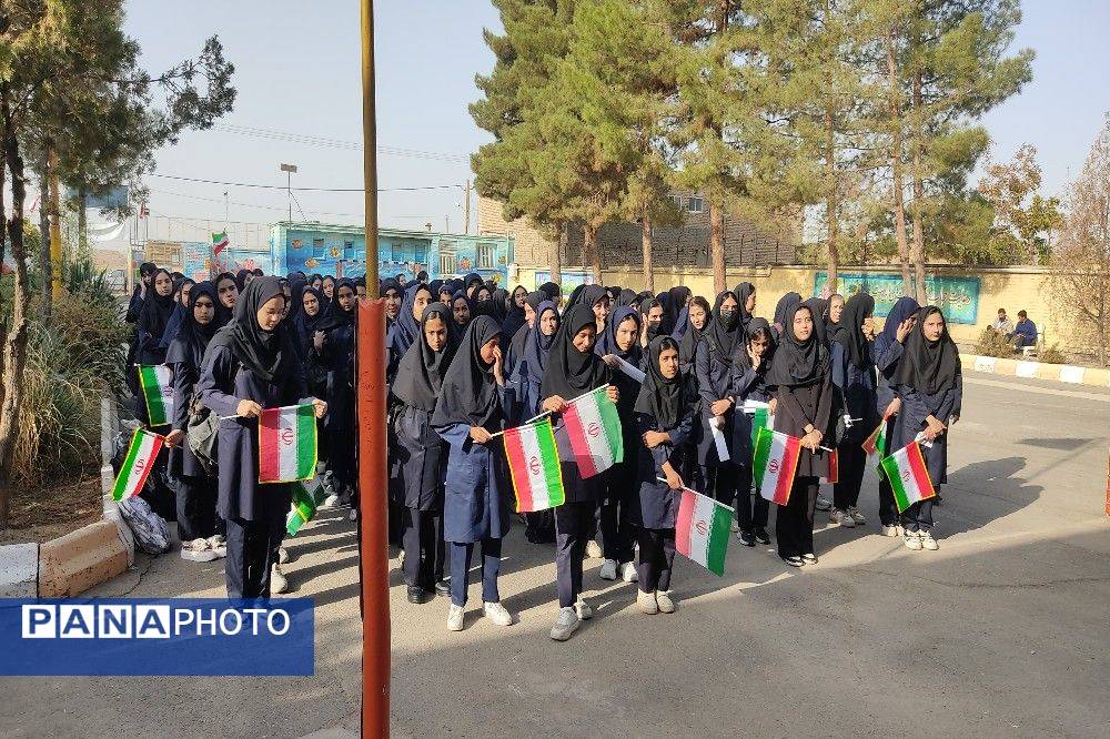 آغاز سال تحصیلی جدید و گرامیداشت هفته دفاع مقدس در دبیرستان شهید مجید دهنوی نیشابور