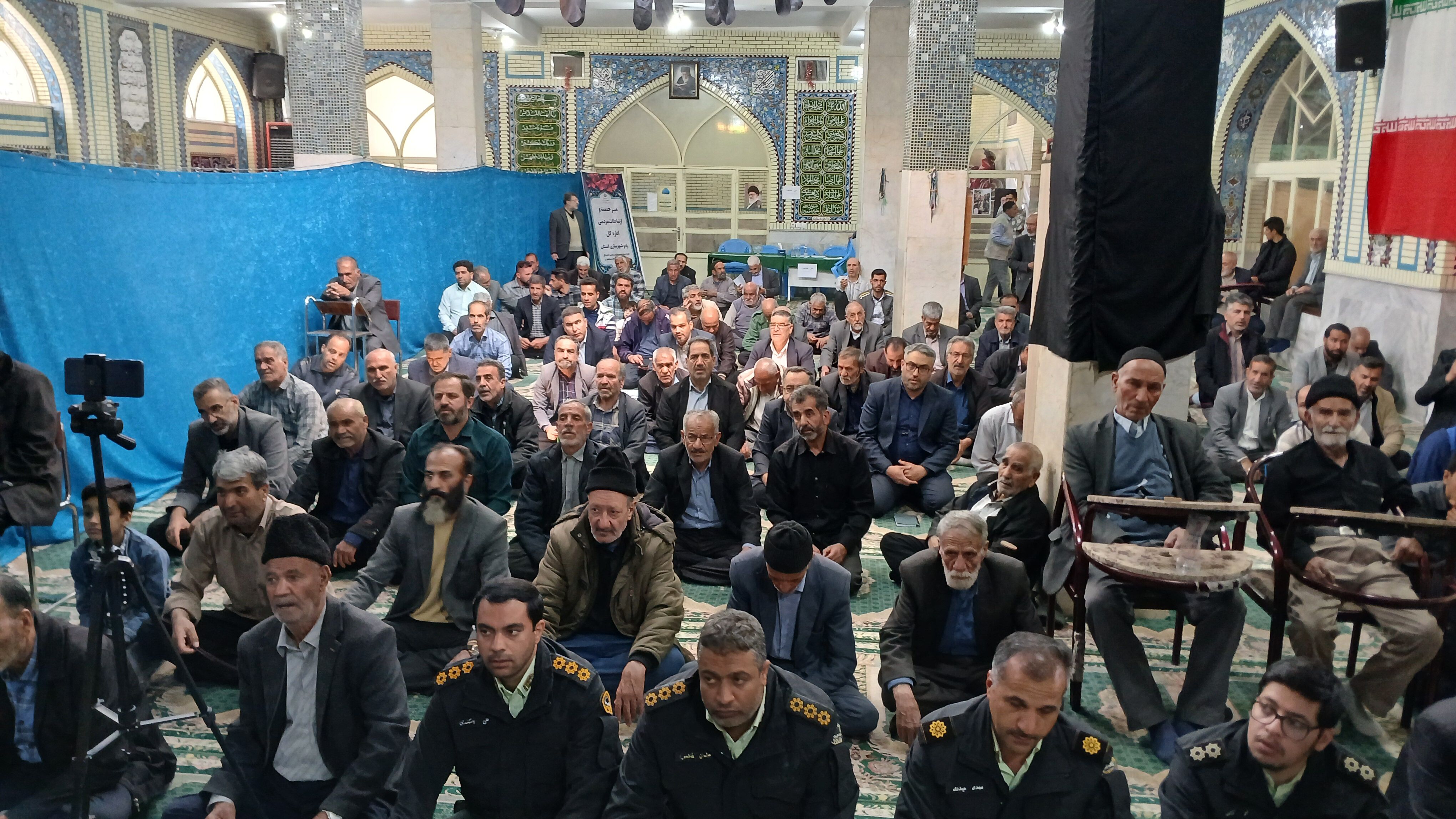 حضور مدیرکل اداره راه و شهرسازی استان در صفوف نماز جمعه بن