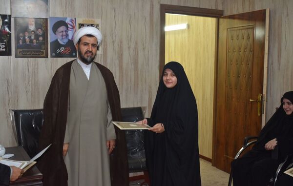 مراسم تقدیر از دانش‌آموزان هنرمند اسلامشهری با حضور امام جمعه شهرستان