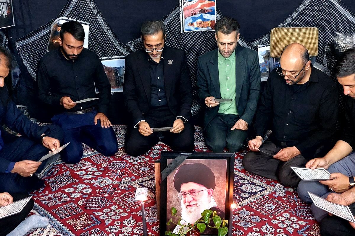 جامعه فرهنگیان راه رهبر شهید را با تمسک به قرآن ادامه خواهد داد