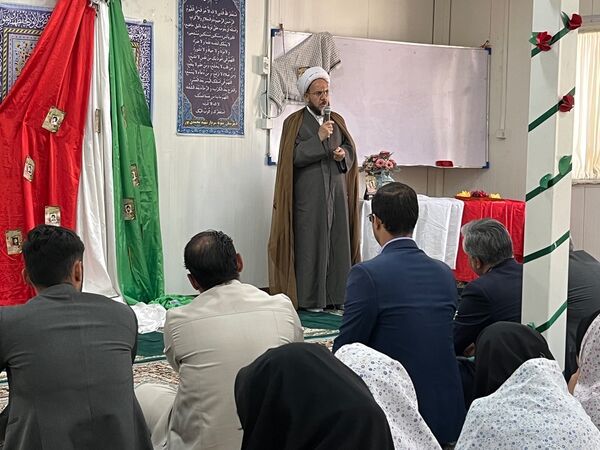 نواختن زنگ نماز در دبیرستان شهید محمدی پور خلیل آباد 