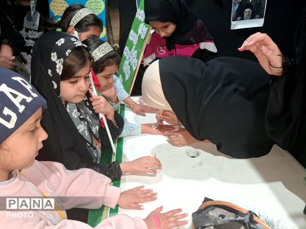 موکب فرهنگی دبیرستان نمونه وکیلی ۱۰ در حسینیه فضل 