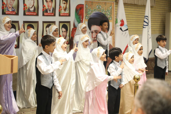 تجلیل از دانش‌آموزان برگزیده پویش «شهید من» در قم