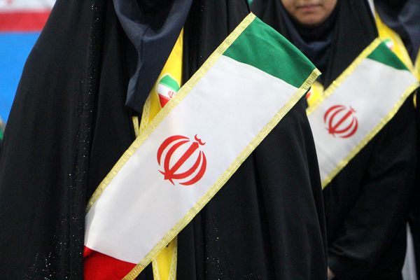 هم‌سرایی هزار نفری دانش‌آموزان یاور انقلاب در اسلامشهر