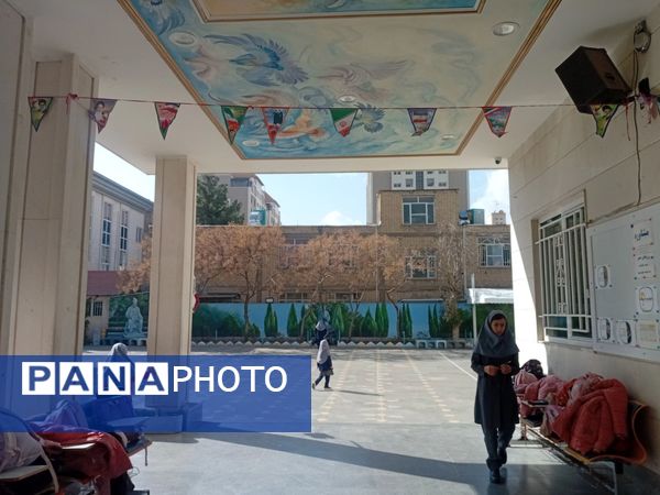 جشن دهه  فجر در دبستان مصلی نژاد حضرت زینب(س)