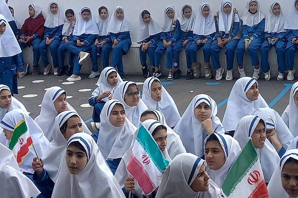 دانش آموزان، شهید سید حسن نصرالله را به عنوان اسوه و الگوی خود قرار دهند