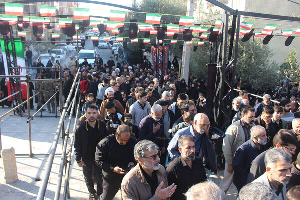 جلوه‌هایی از حضور نوجوانان در مراسم تشییع و خاکسپاری شهدای گمنام