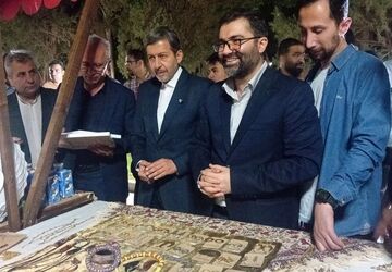 بازدید استاندار اصفهان از نمایشگاه گذر صنایع دستی 