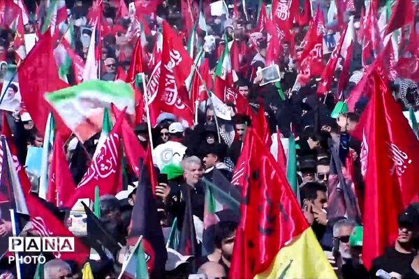 اشک‌ها و بغض‌های میلیونی در مسیر تشییع پیکر مطهر رهبر شهید