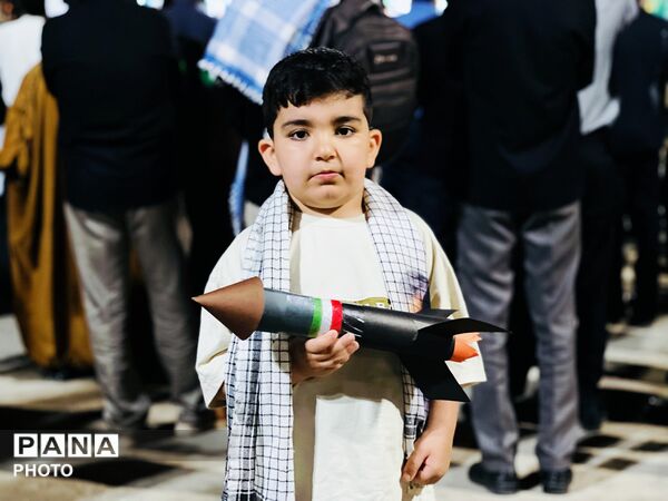 ایستادگی با چاشنی وحدت
