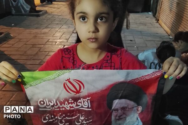 کوچک‌ترین حاضران شهرک انقلاب؛ کودکان در قاب یک اجتماع مردمی
