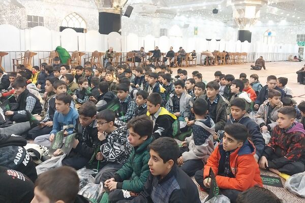 حضور دانش‌آموزان دبستان قلنبر ناحیه 2 شهرری در مراسم نوگلان فاطمی 