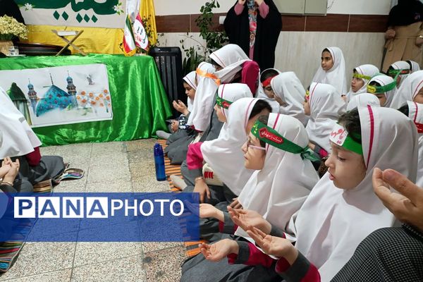 کودکان غرفه‌داران جشن میلاد موعود