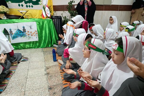 کودکان غرفه‌داران جشن میلاد موعود