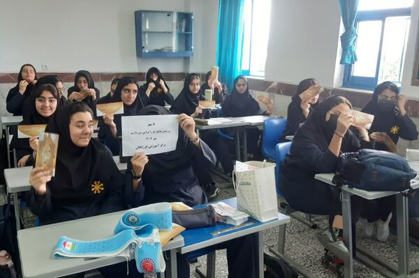 جشن عاطفه‌ها در دبیرستان فرزانگان قائمشهر