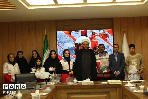 افتتاح خانه هنرمندان جمعیت هلال احمر همدان با هدف جذب هنرمندان شاخص