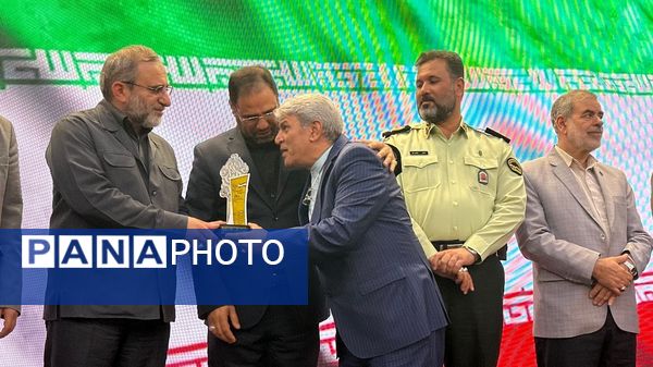 حضور وزیر آموزش و پرورش در بیست‌و‌ششمین جشنواره خیرین مدرسه‌ساز استان مرکزی