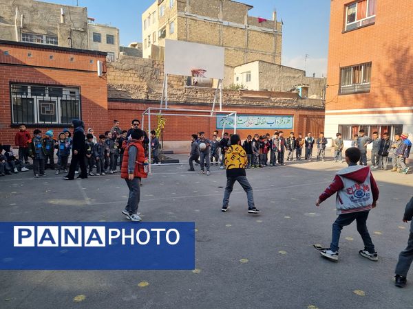 برگزاری مسابقات فوتبال درون مدرسه‌ای دبستان امام رضا(ع)