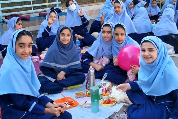 برگزاری جشن تخم‌مرغ‌های رنگی در دبستان قدر بهارستان دو