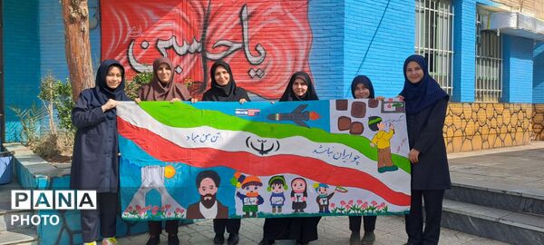  نقاشی همگانی با موضوع «ایرانِ قوی» در دبیرستان اهل‌البیت ناحیه 4 کرج 