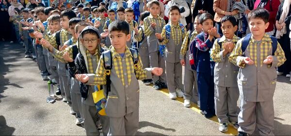 جشن‌شکوفه‌ها در‌ دبستان شهدای گمنام