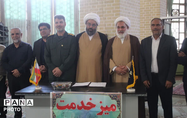 برپایی میز خدمت اداره تعاون، کار و رفاه اجتماعی در نماز جمعه شهرستان خاتم