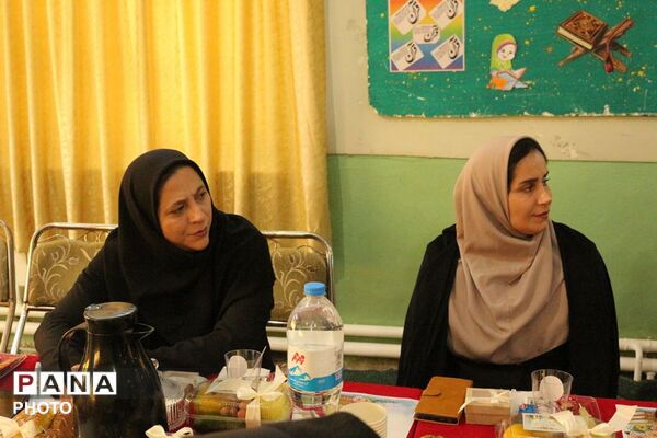 نشست تخصصی بررسی مسائل آموزشی در مدرسه «گل‌های بهشت»
