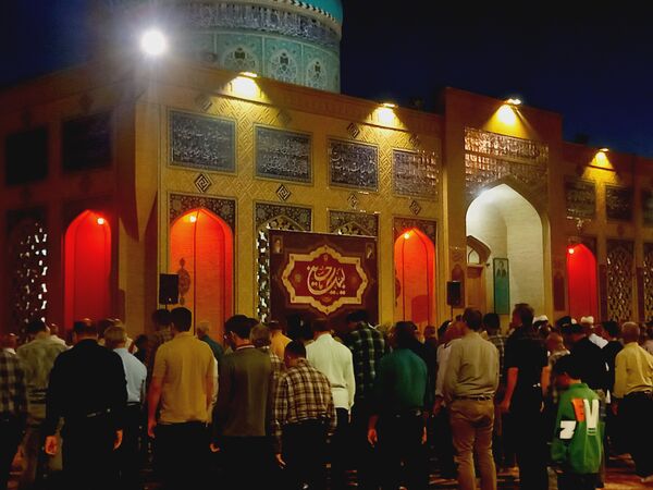 برپایی نماز جماعت در آرامگاه شهید مدرس 